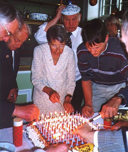 03j.jpg (95855 bytes) - Jette van Deurs